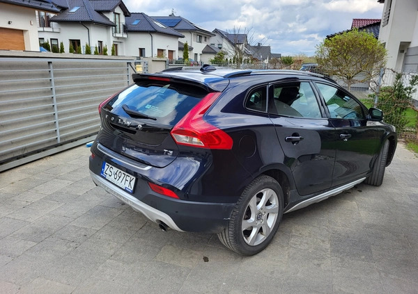 Volvo V40 cena 75000 przebieg: 91000, rok produkcji 2016 z Szczecin małe 277